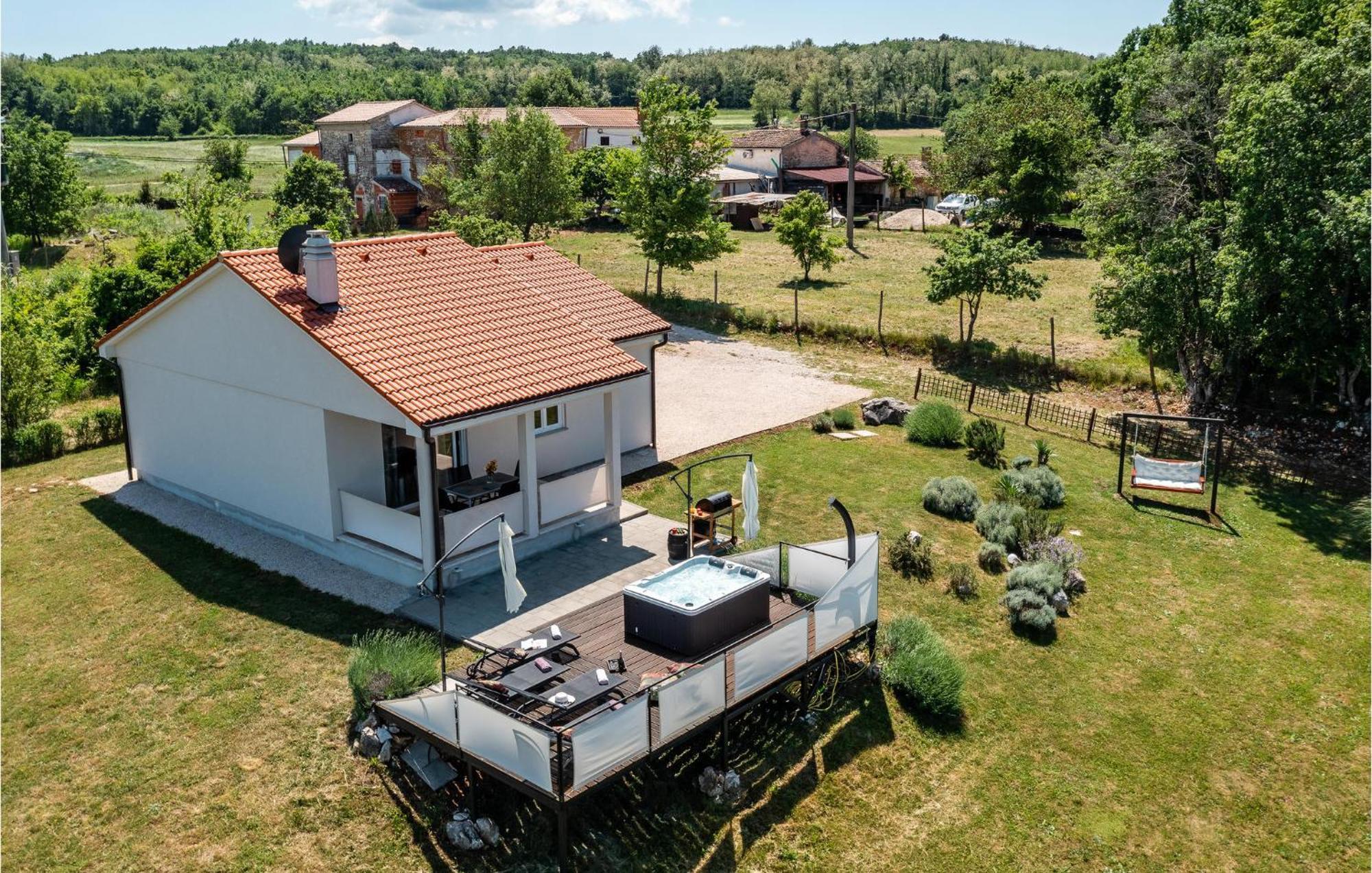 Amazing Home In Rakotule With Kitchen Екстериор снимка